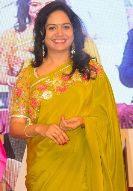 Telugu Singer Sunitha Images In Yellow Saree 4